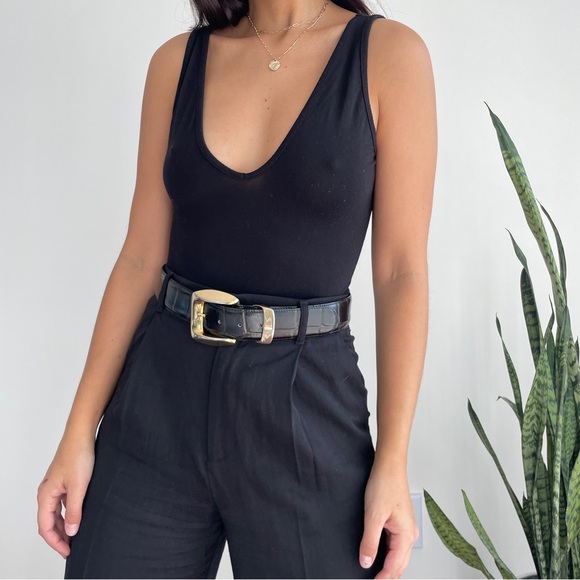 Minimalist casual basic tops bundle 4 pcs - Picture 5 of 6